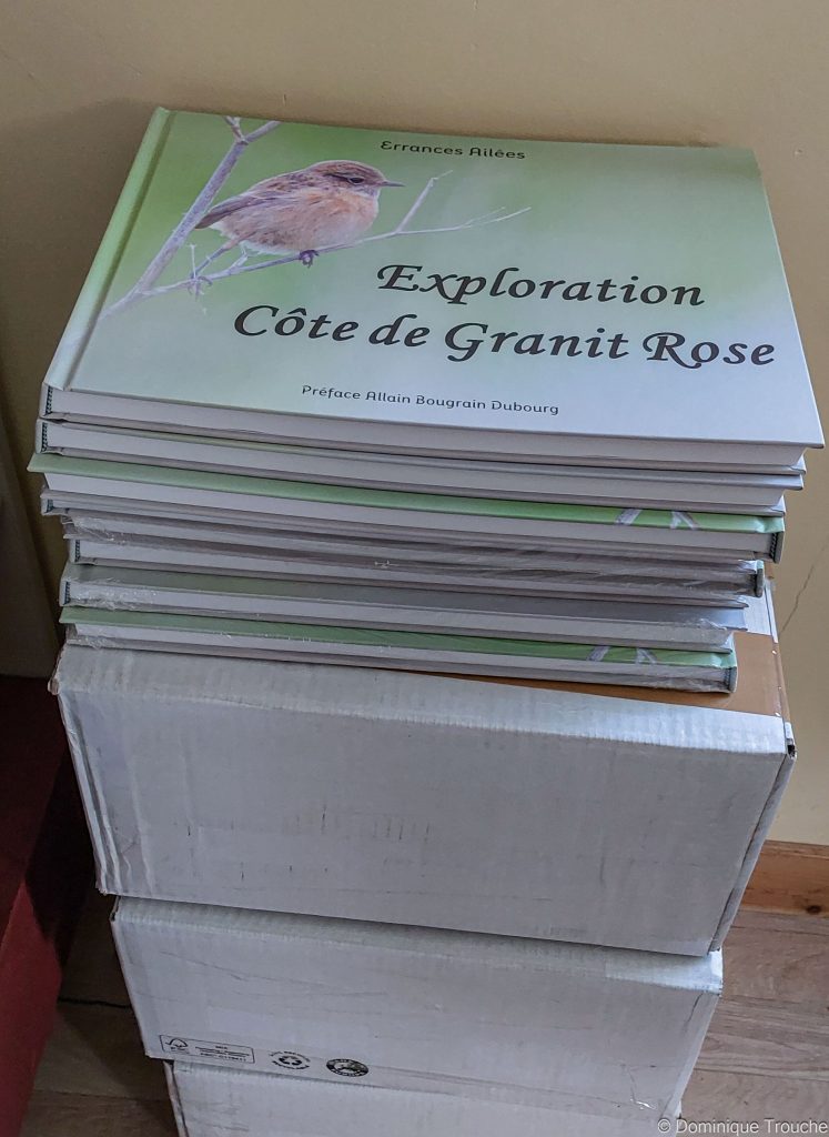 Pile de livres : Exploration Côte de Granit Rose
